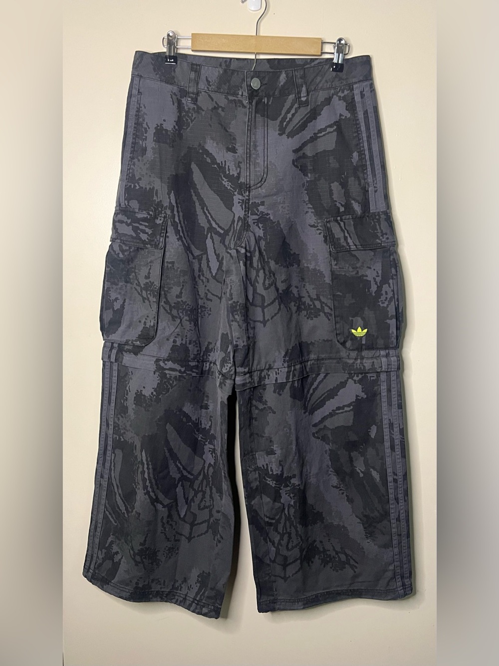 Adidas Originals Zip Off Camo Cargo Pants KD2253 Size M SOLD OUT